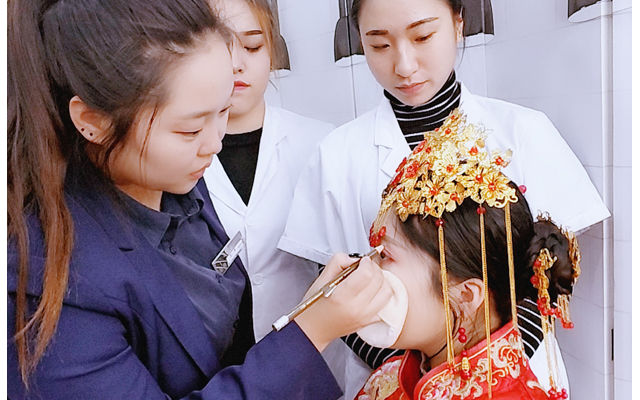 化妆进修班